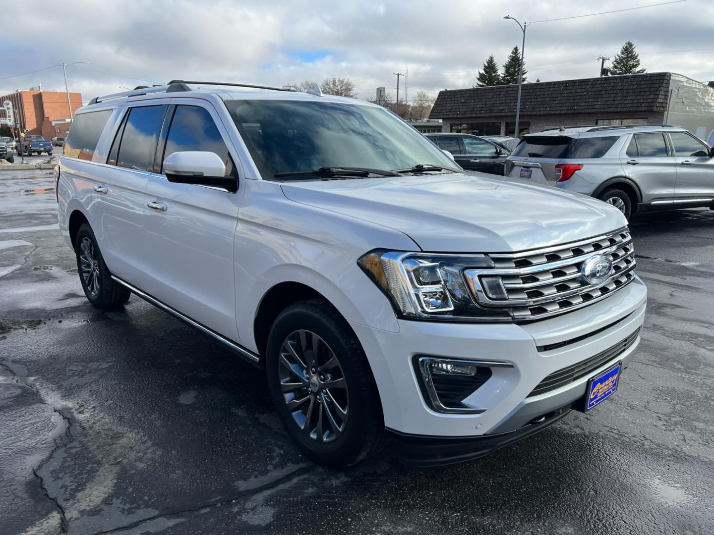 2019 WHITE /Charcoal Ford Expedition Limited 4WD (1FMJK2AT6KE) with an 3.5L V6 F DOHC 24V engine, automatic transmission, located at 116 5th Avenue South, Lewistown, MT, 59457, 47.063877, -109.427879 - Discover Exceptional Luxury with the Pre-Owned 2019 Ford Expedition Max Limited 4WD! Key Features: Limited Trim - Experience the epitome of sophistication and premium features. 4WD Capability - Conquer diverse terrains with confidence and control. Spacious Interior - Accommodate your entire - Photo#0